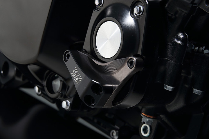 アエラ　アルミエンジンガード シルバー ボルト付Z900RS アエラ アルミエンジンガード シルバー ボルト付Z900RS Z900RS